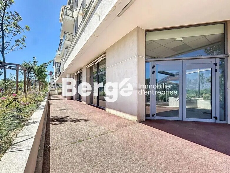 Local commercial dans Antibes à louer - Photo de l’immeuble – Image 1 sur 15