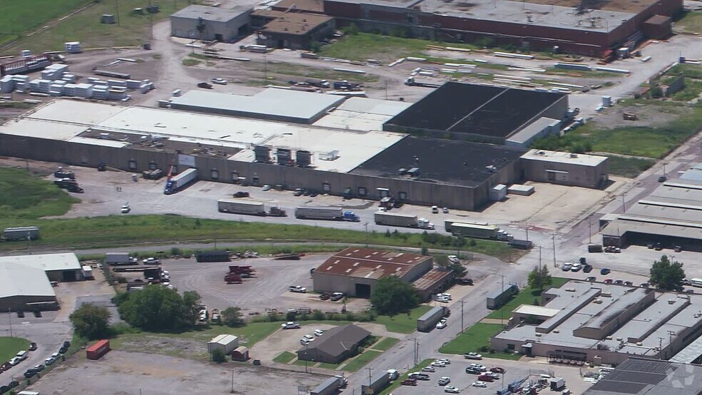 2512 Exchange Ave, Oklahoma City, OK à vendre - Vidéo aérienne – Image 2 sur 5