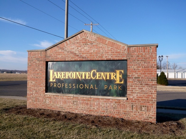715 Lakepointe Centre Dr, O'Fallon, IL à louer - Photo de l’immeuble – Image 3 sur 6