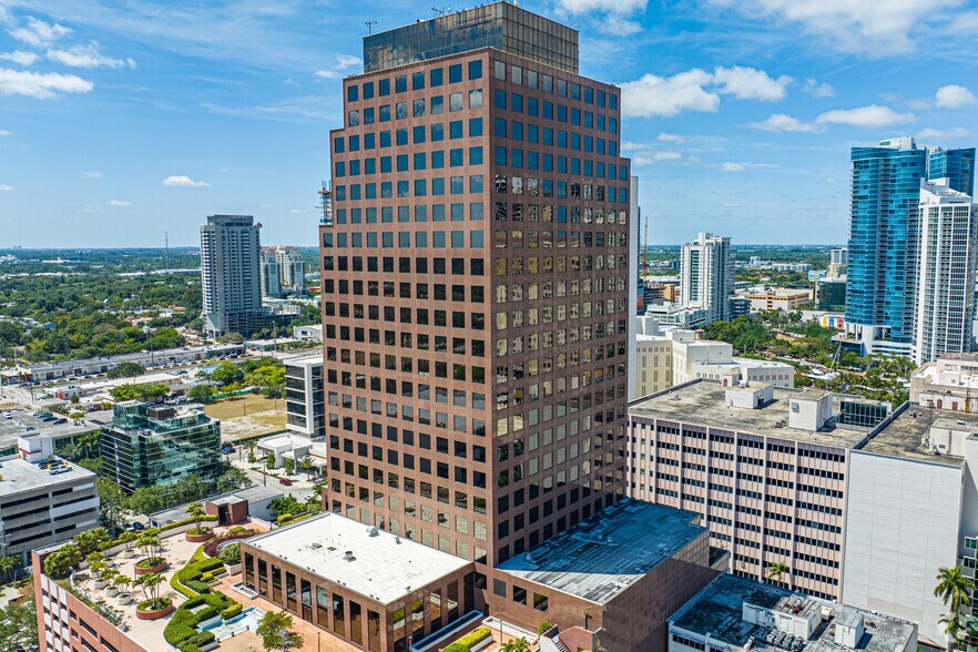 110 SE 6th St, Fort Lauderdale, FL à louer - Photo principale – Image 1 sur 25