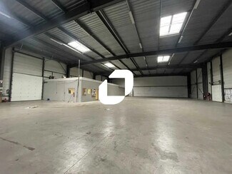 Plus de détails pour Bureau, Local d'activités à louer