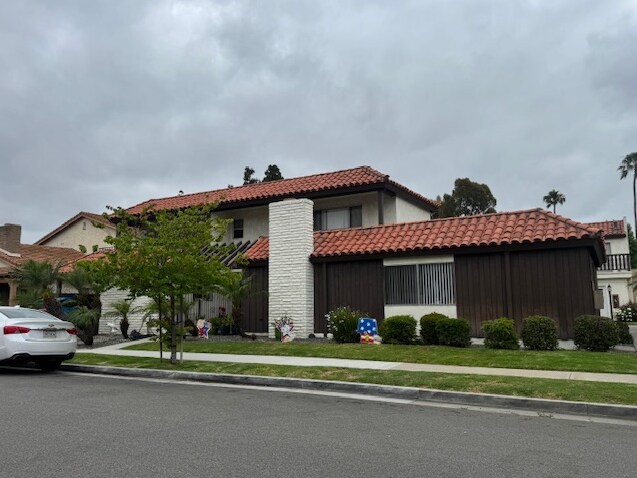16102 Malaga Ln, Huntington Beach, CA à vendre - Photo de l’immeuble – Image 2 sur 10