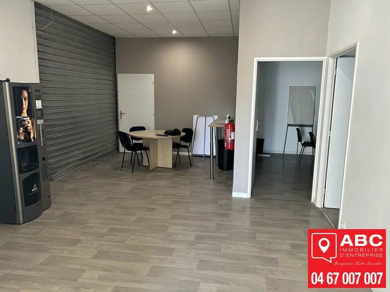 Local d’activités dans Vias à louer - Photo de l’immeuble – Image 3 sur 8