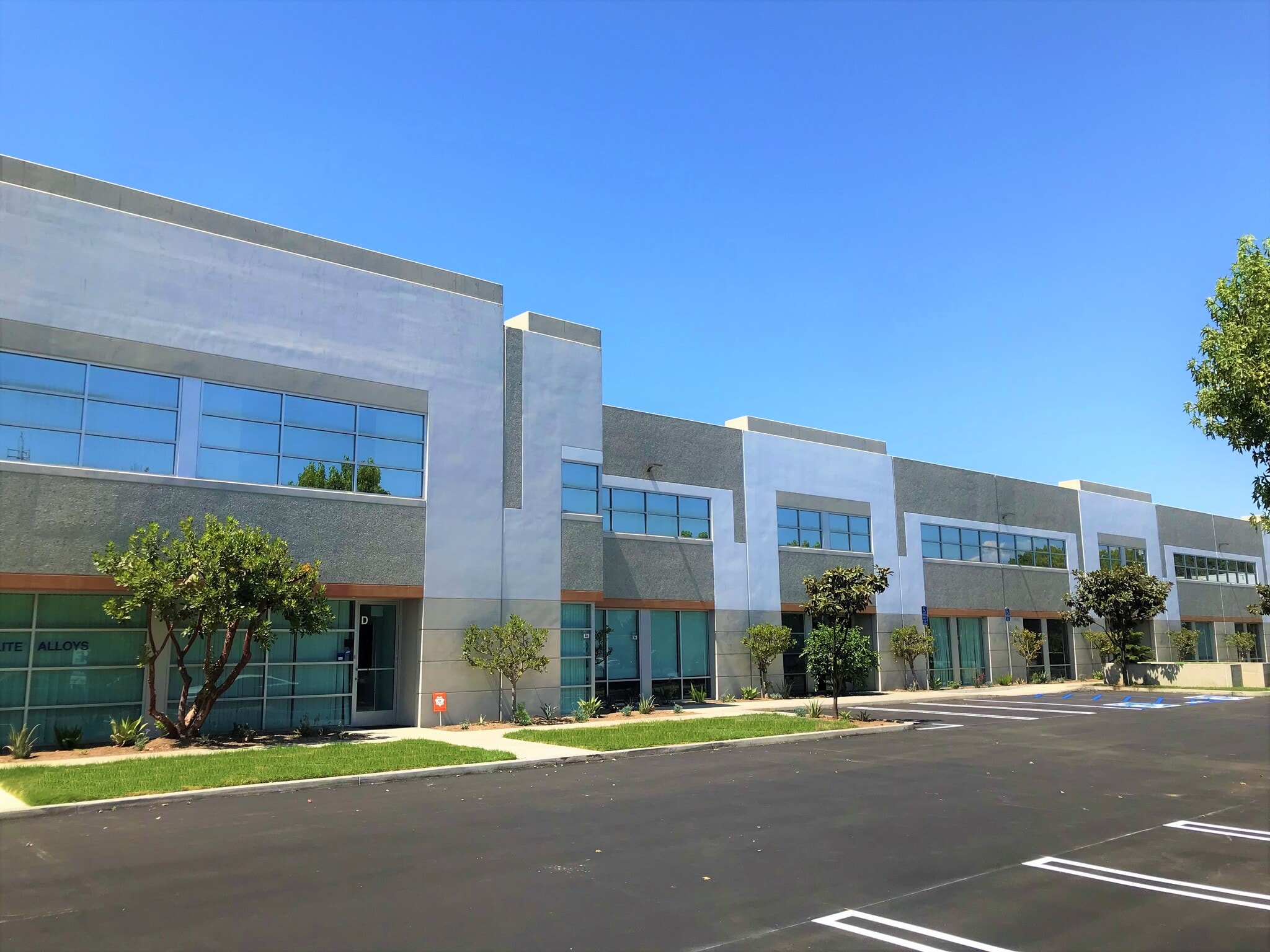 201 Bernoulli Cir, Oxnard, CA à louer Photo de l’immeuble– Image 1 sur 4
