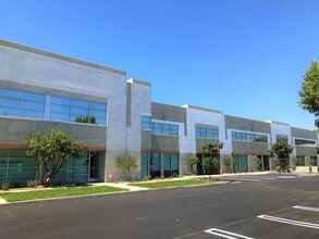 201 Bernoulli Cir, Oxnard, CA à louer Photo de l’immeuble– Image 1 sur 4
