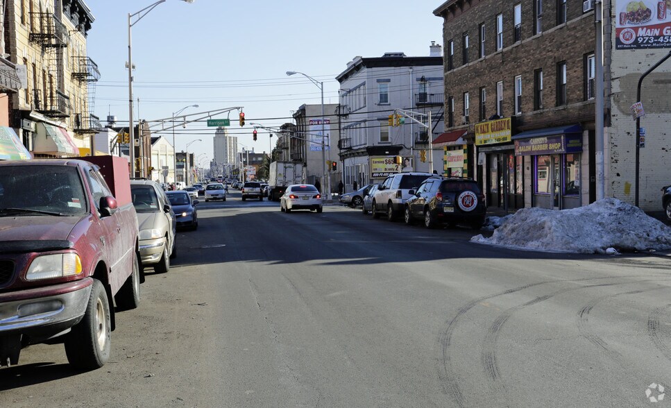 818-820 Main Ave, Passaic, NJ à louer - Photo de l’immeuble – Image 3 sur 3