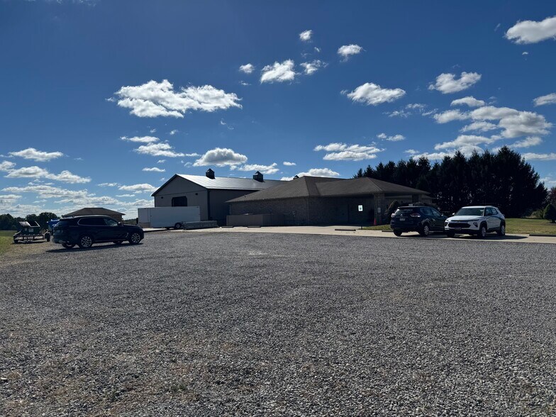 1046 Ekastown Rd, Saxonburg, PA à louer - Photo principale – Image 1 sur 29