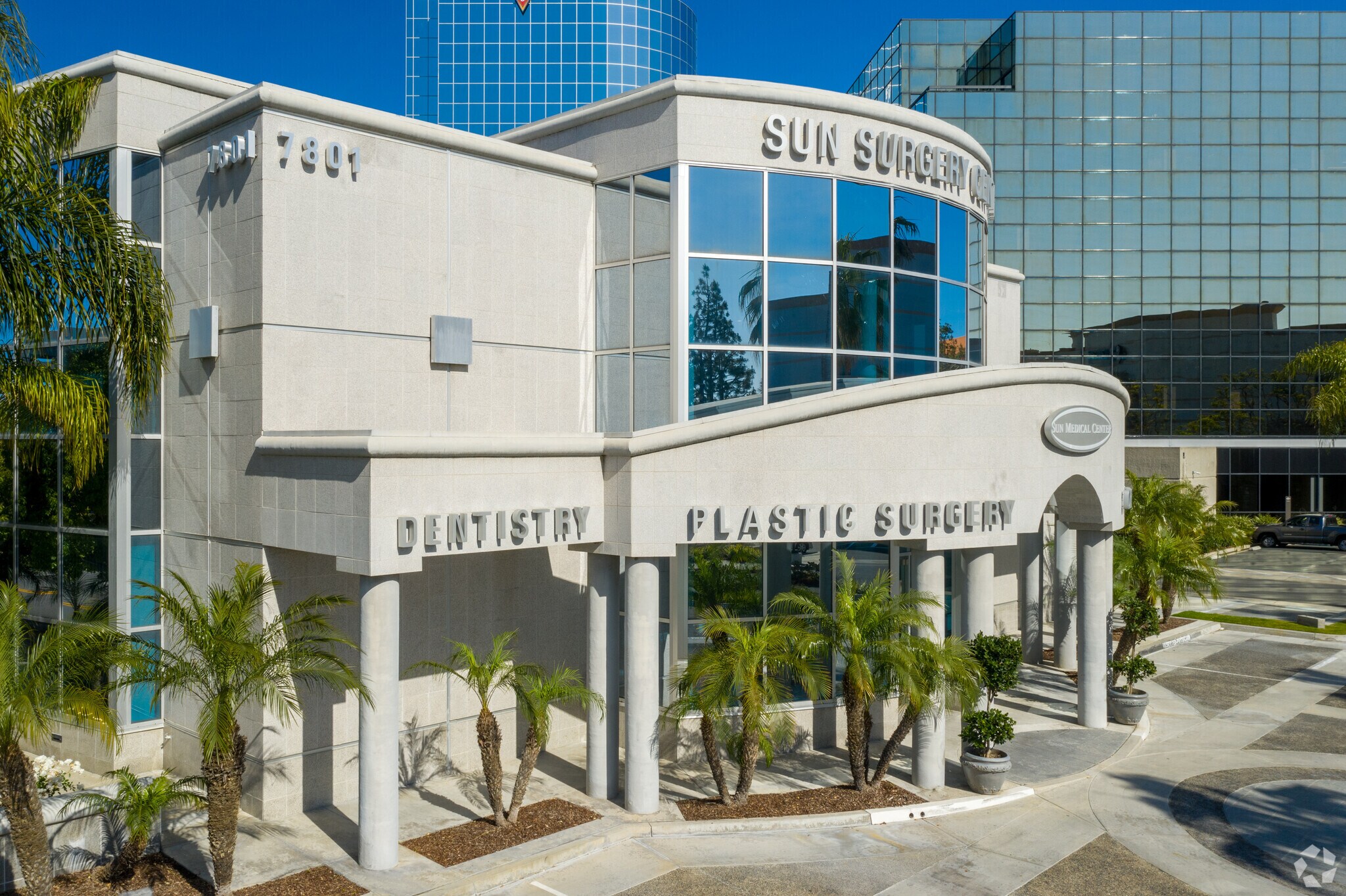 7801 Center Ave, Huntington Beach, CA à louer Photo principale– Image 1 sur 4