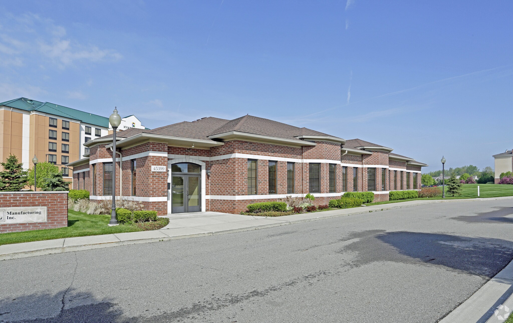 45399 Utica Park Blvd, Utica, MI à vendre Photo principale– Image 1 sur 8