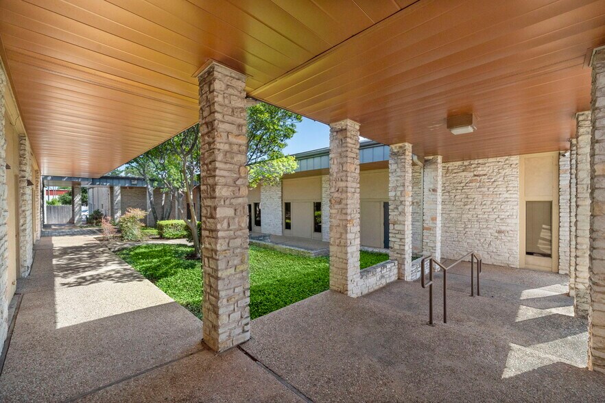 4419 Frontier Trl, Austin, TX à louer - Photo de l’immeuble – Image 3 sur 7