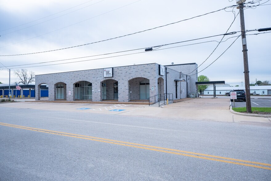 2313 Main St, Waller, TX à louer - Photo de l’immeuble – Image 1 sur 7