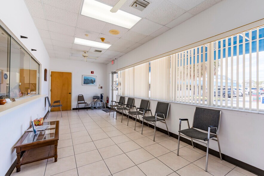 655 N Indiana Ave, Englewood, FL à vendre - Photo de l’immeuble – Image 3 sur 51