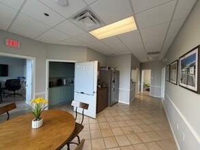 8200 College Pky, Fort Myers, FL à louer Photo intérieure– Image 2 sur 6