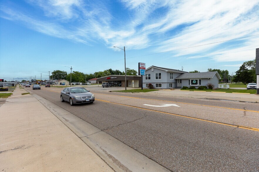 902 W Union Ave, Litchfield, IL à vendre - Photo de l’immeuble – Image 2 sur 35