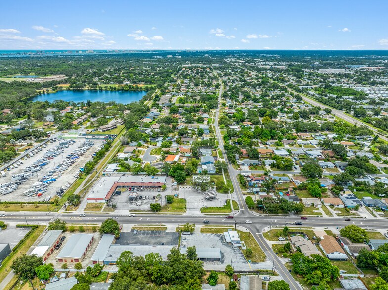 11505 Walsingham Rd, Largo, FL à vendre - Photo de l’immeuble – Image 3 sur 24