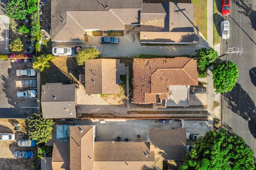 817 E New York St, Long Beach, CA à vendre - Photo de l’immeuble – Image 3 sur 46