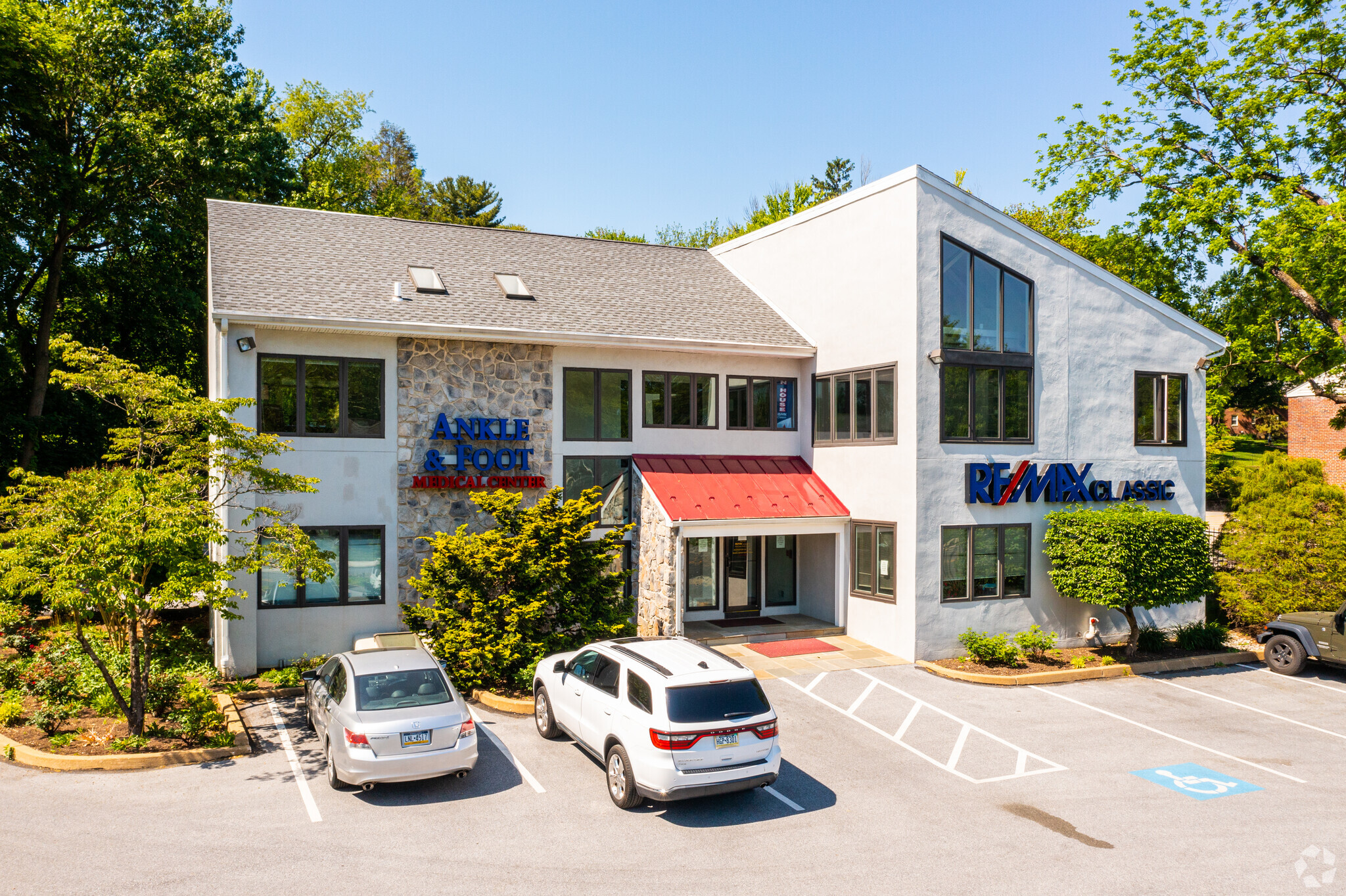528 E Lancaster Ave, Wayne, PA à louer Photo de l’immeuble– Image 1 sur 20
