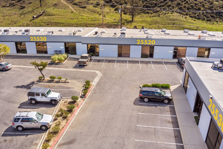 25520 Avenue Stanford, Valencia, CA à louer - Photo de l’immeuble – Image 2 sur 5