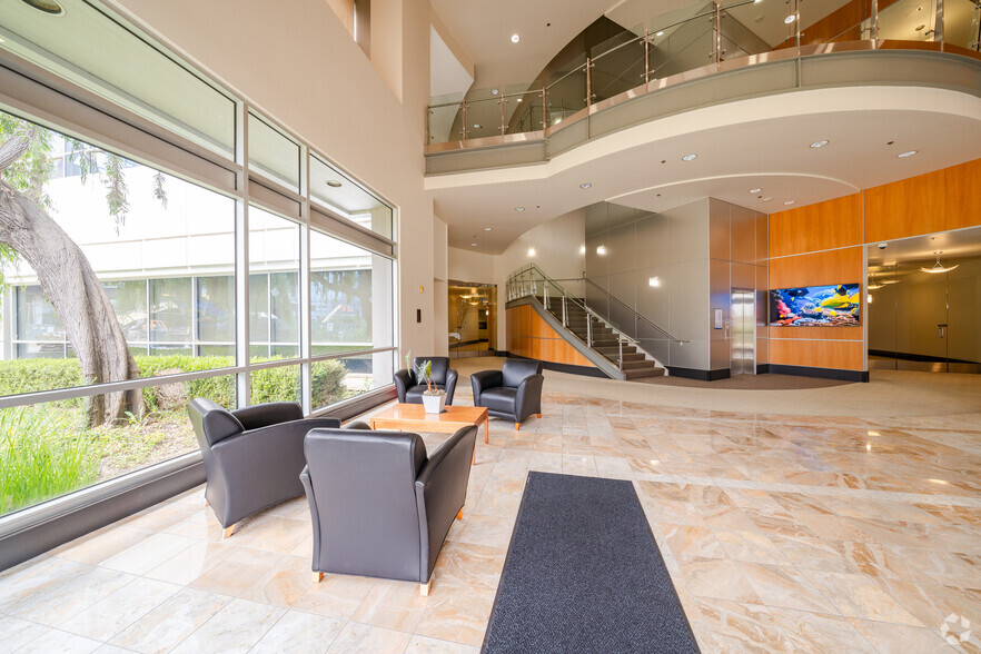 901 Gateway Blvd, South San Francisco, CA à louer - Hall d’entrée – Image 3 sur 15