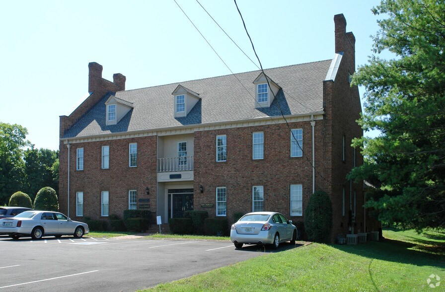 311 E Main St, Hendersonville, TN à louer - Photo de l’immeuble – Image 2 sur 2