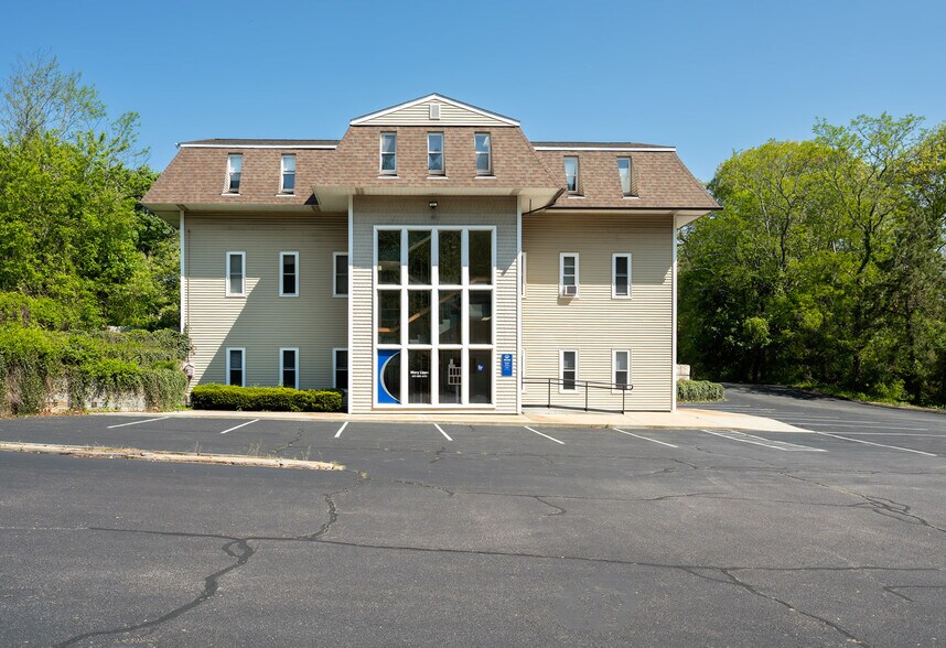 6828 Post Rd, North Kingstown, RI à louer - Photo de l’immeuble – Image 1 sur 8
