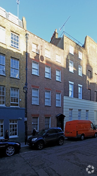 17 Carlisle St, Londres à vendre - Photo principale – Image 1 sur 4