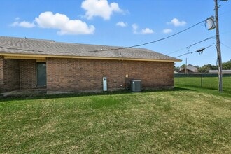 2214 Michigan Ave, Arlington, TX à louer Photo intérieure– Image 1 sur 18