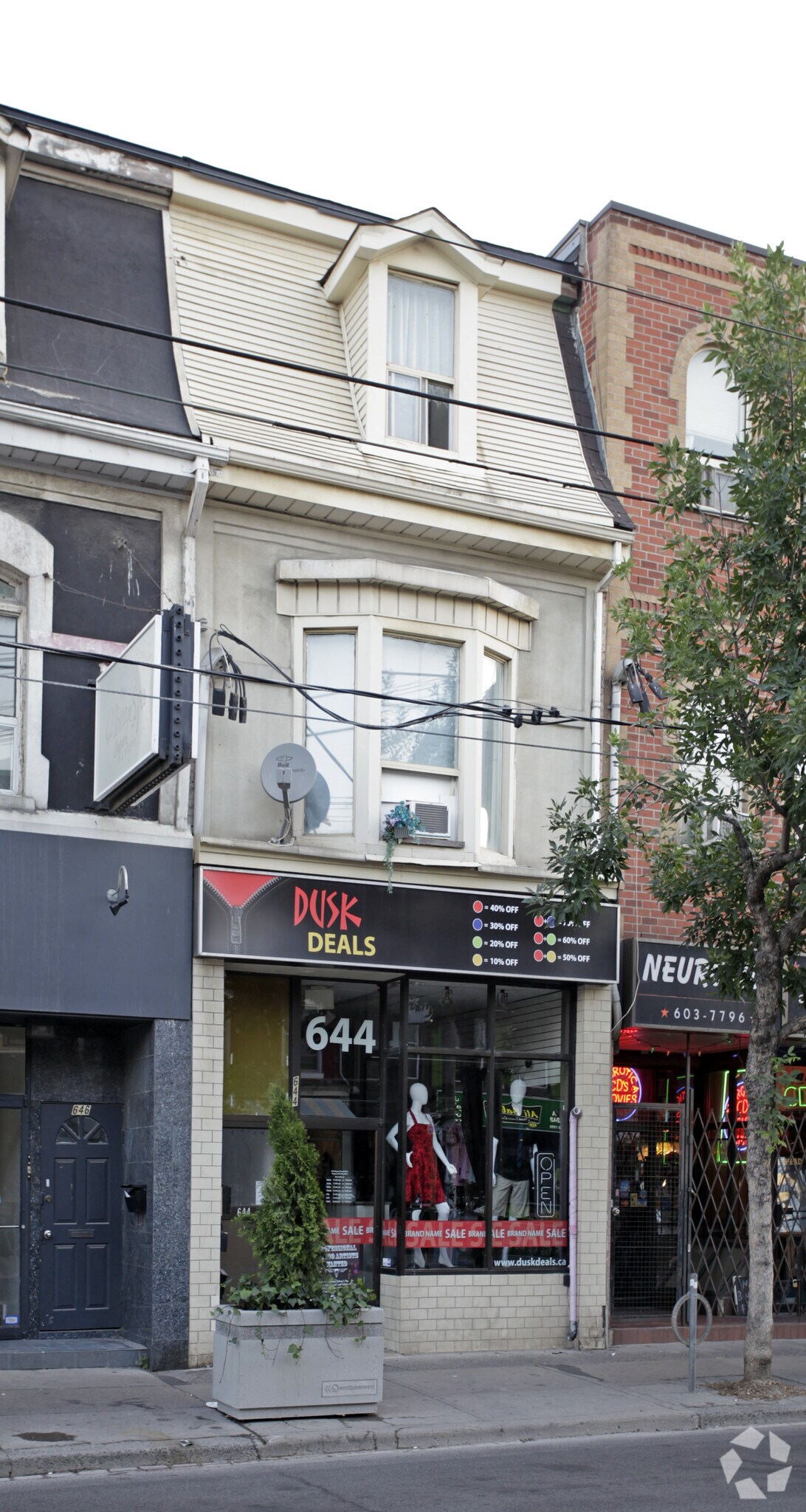 644 Queen St W, Toronto, ON à louer Photo principale– Image 1 sur 3