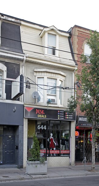 Plus de détails pour 644 Queen St W, Toronto, ON - Local commercial à louer