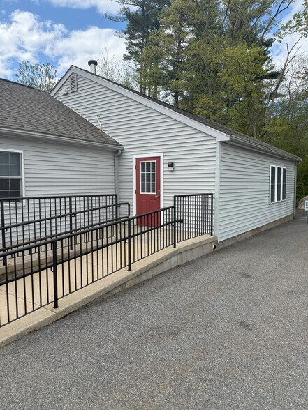 481 Bedford St, Bridgewater, MA à louer - Photo de l’immeuble – Image 1 sur 4