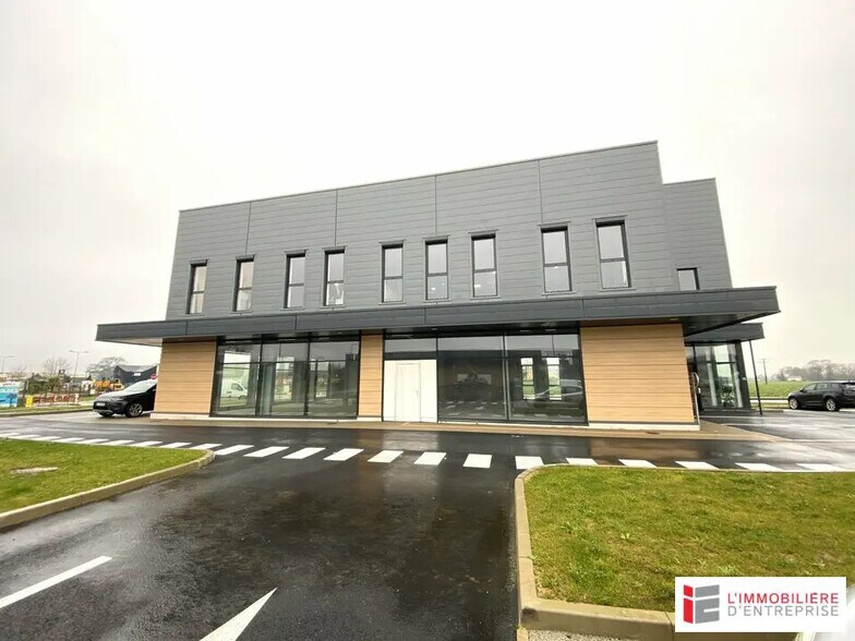 Local commercial dans Mordelles à louer - Photo de l’immeuble – Image 1 sur 4