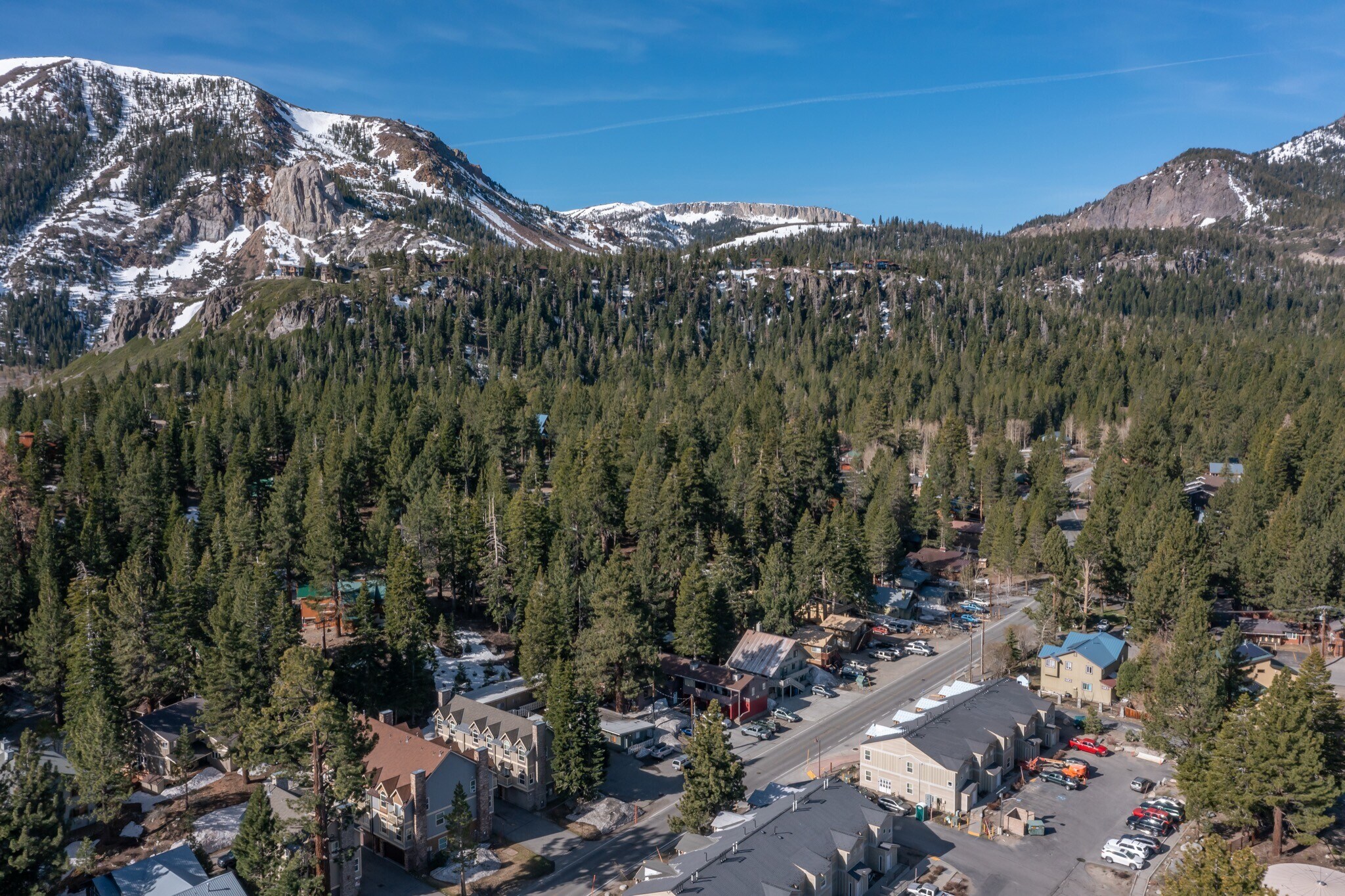 1801 Old Mammoth Rd, Mammoth Lakes, CA à vendre Photo principale– Image 1 sur 10