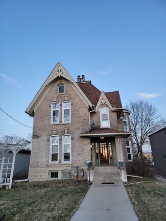 Plus de détails pour 407 N Grand Ave, Waukesha, WI - Local commercial à vendre