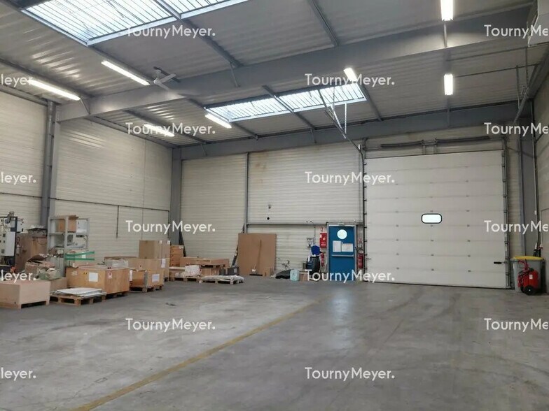 Local d’activités dans La Chapelle-sur-Erdre à louer - Photo de l’immeuble – Image 3 sur 9