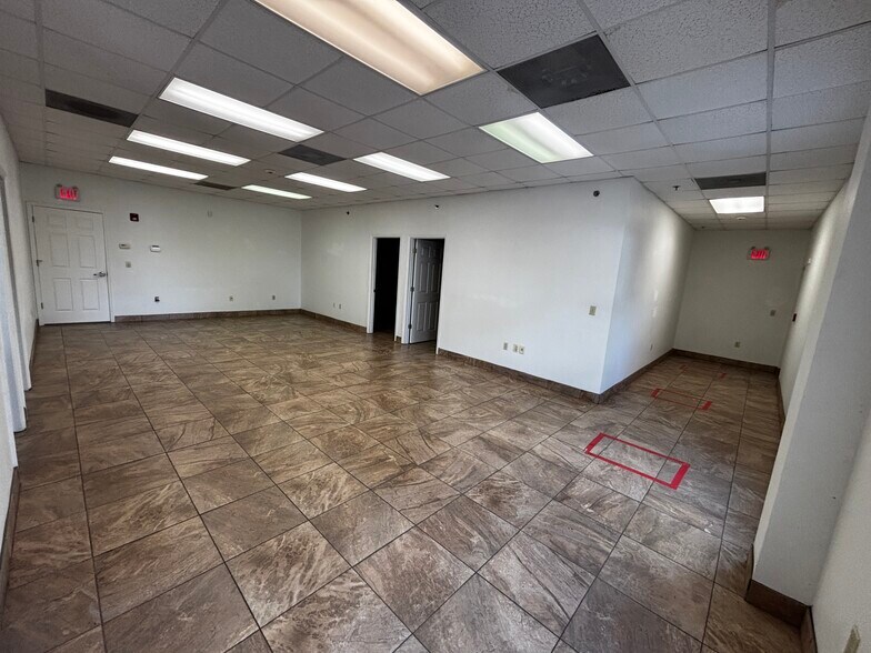 2309 60th Dr E, Bradenton, FL à louer - Photo de l’immeuble – Image 3 sur 11
