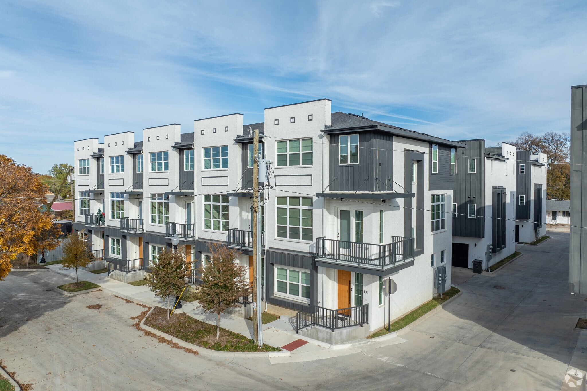 13325 Bee St, Farmers Branch, TX à vendre Photo principale– Image 1 sur 1