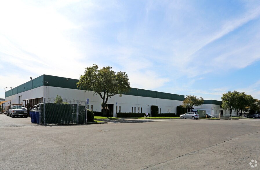 700-728 Whitney St, San Leandro, CA à louer - Photo de l’immeuble – Image 2 sur 2