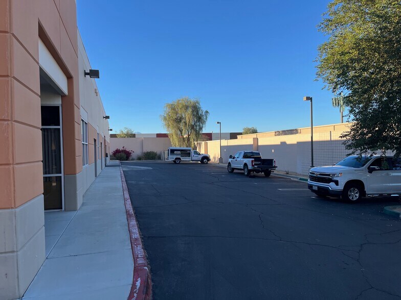 73760 Dinah Shore Dr, Palm Desert, CA à louer - Photo de l’immeuble – Image 3 sur 10