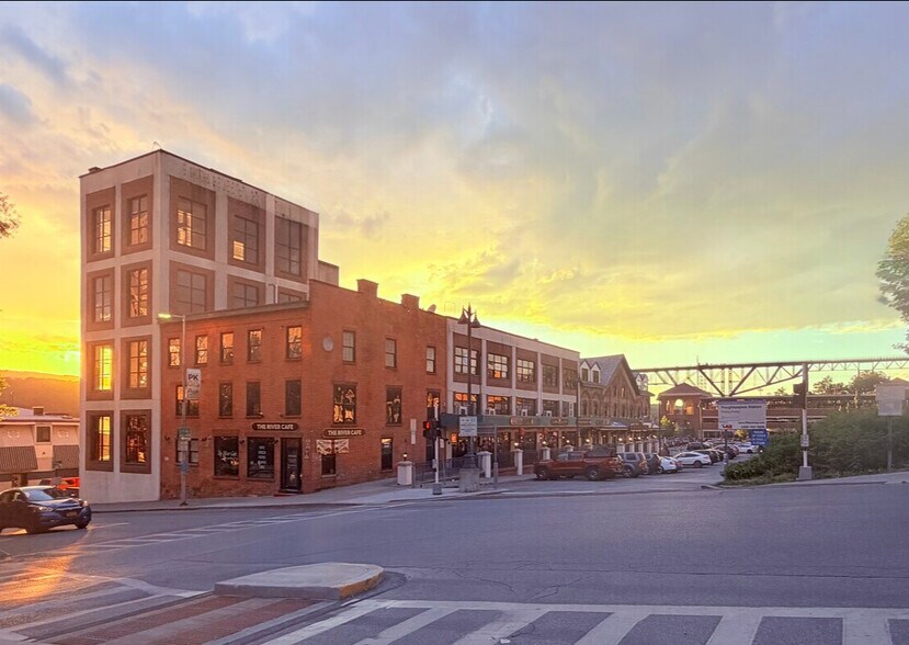 35 Main St, Poughkeepsie, NY à louer - Photo de l’immeuble – Image 1 sur 5