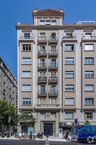 Local commercial dans Barcelone, Barcelona à louer - Photo principale – Image 1 sur 1