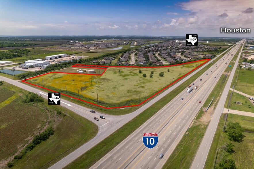 SWC I-10 & FM 3246, Baytown, TX à vendre - Aérien – Image 1 sur 3
