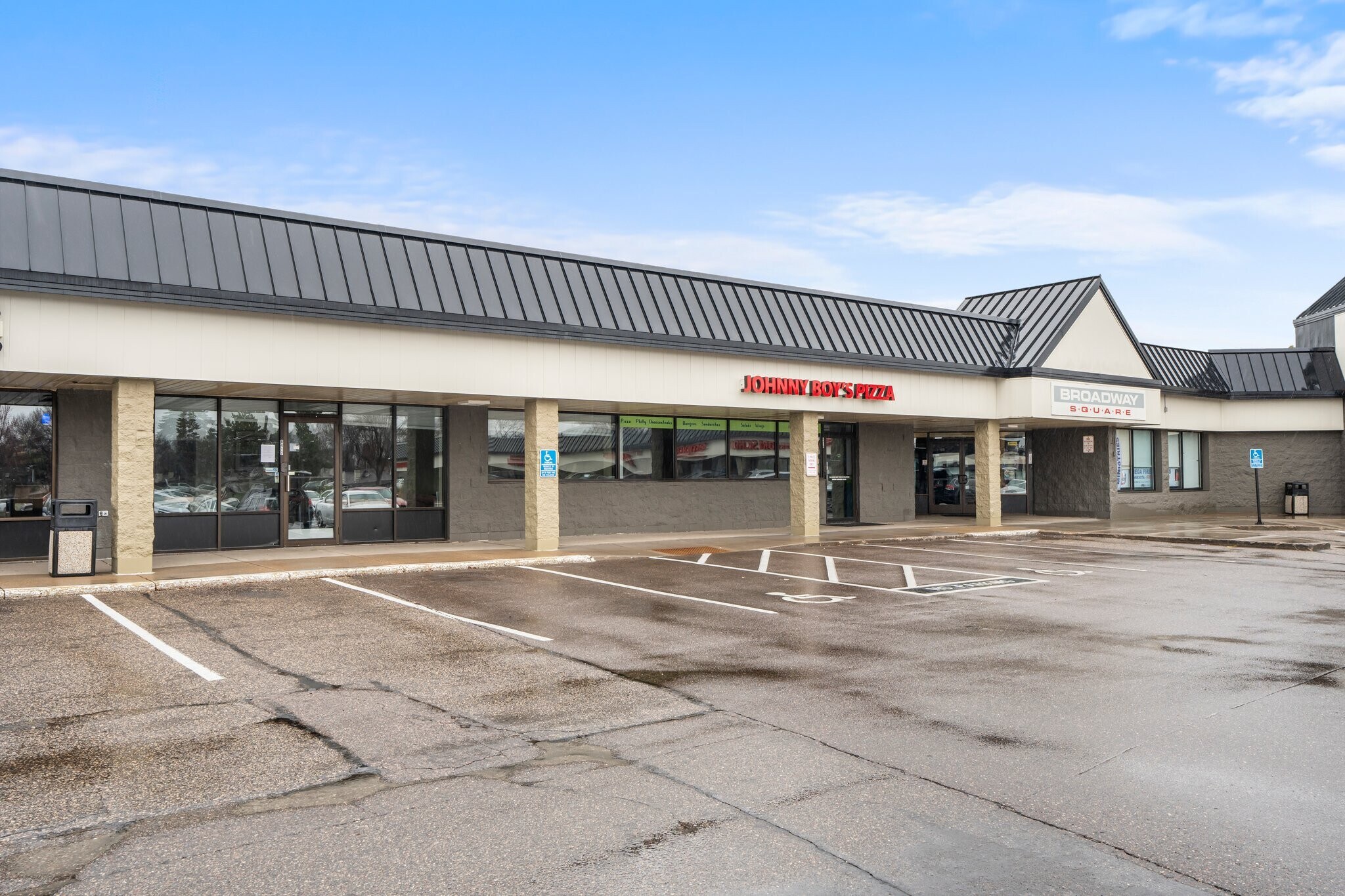 8401-8471 W Broadway Ave, Brooklyn Park, MN à louer Photo de l’immeuble– Image 1 sur 8