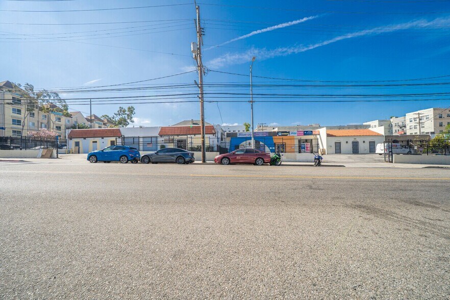 2414-2416 James M Wood Blvd, Los Angeles, CA à vendre - Photo de l’immeuble – Image 3 sur 5