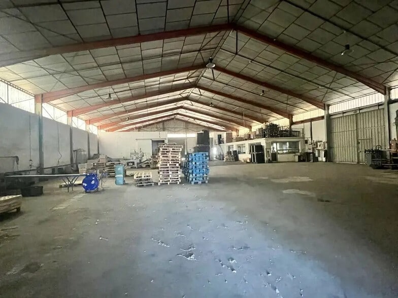 Industriel/Logistique dans Cavaillon à louer - Photo de l’immeuble – Image 3 sur 12