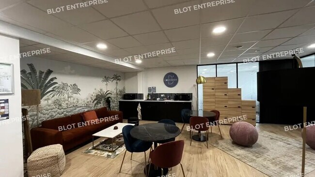 Plus de détails pour Bureau à louer