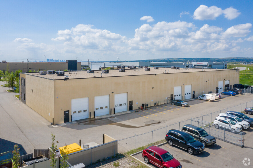 90 Freeport Blvd NE, Calgary, AB à louer - Photo de l’immeuble – Image 3 sur 6
