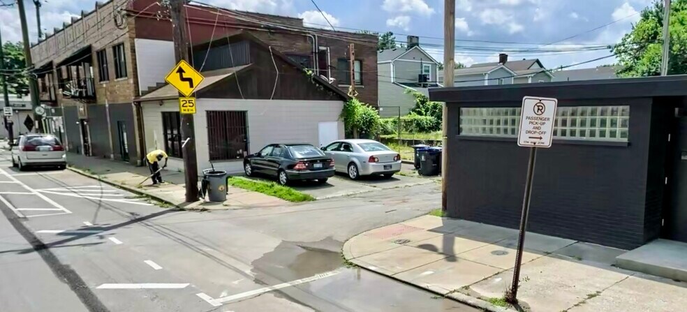 330 E Oak St, Louisville, KY à vendre - Photo de l’immeuble – Image 2 sur 7