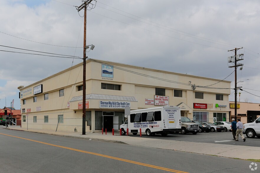 18301-18307 Sherman Way, Reseda, CA à louer - Photo de l’immeuble – Image 3 sur 4