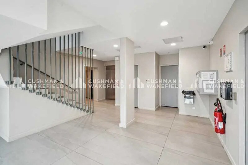 5-7 Chemin Du Tronchon, Dardilly à louer - Hall d’entrée – Image 2 sur 2