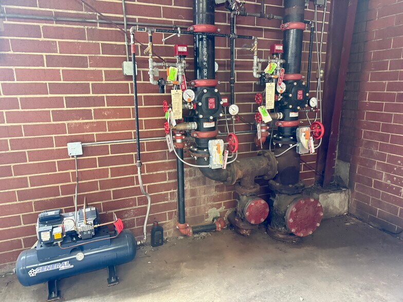 200 E Market Center Dr, High Point, NC à louer - Photo de l’immeuble – Image 3 sur 11